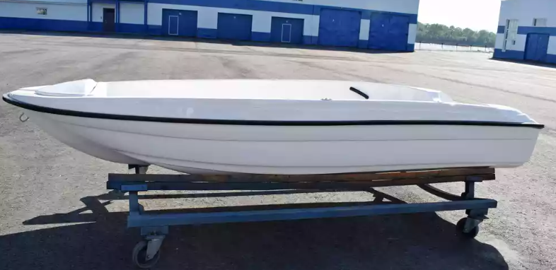 Стеклопластиковая лодка Пингвин (тримаран) в Таганроге