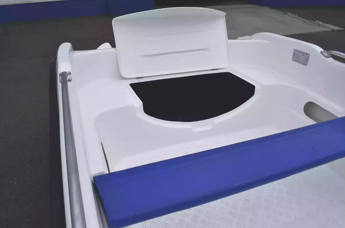 Стеклопластиковая лодка Пингвин New (тримаран) в Таганроге