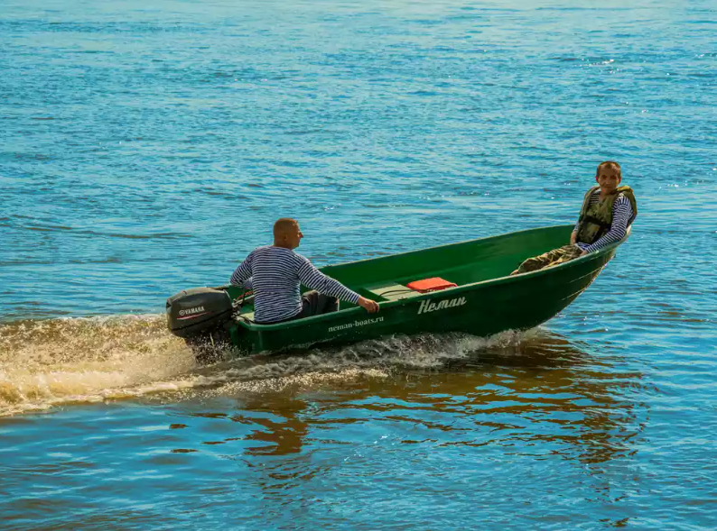 Стеклопластиковая лодка Neman-340 (тримаран) в Таганроге