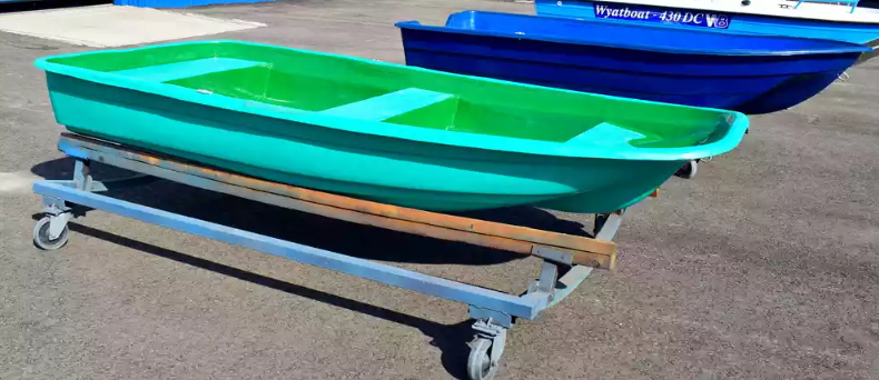 Стеклопластиковая лодка Старт (тримаран) в Таганроге