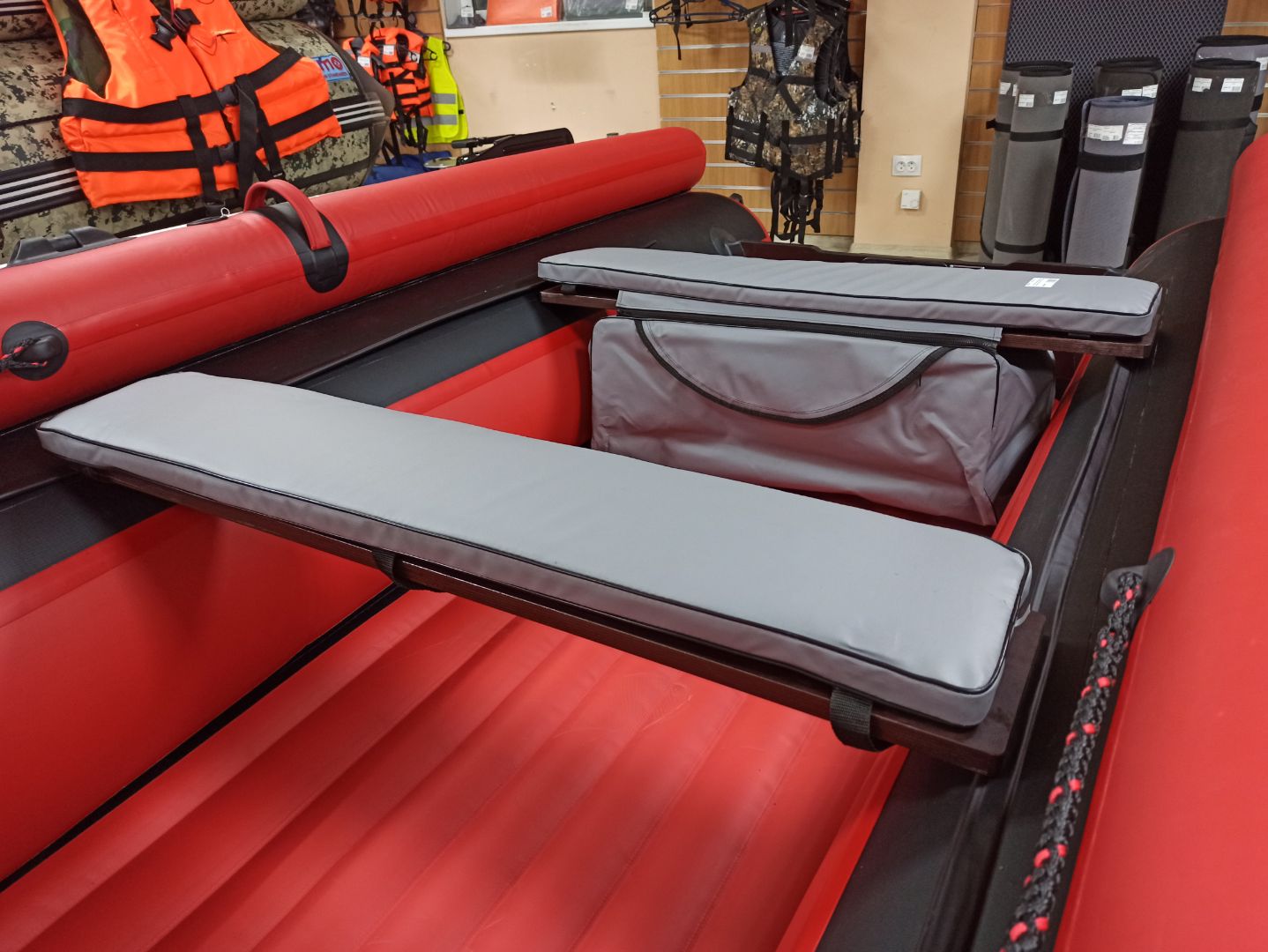 КОМПЛЕКТ МЯГКИХ НАКЛАДОК С СУМКОЙ ДЛЯ ЛОДОК 110Х20 СЕРЫЙ в Таганроге