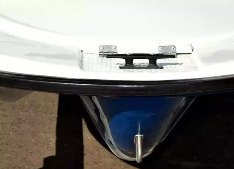 Стеклопластиковая лодка Пингвин с консолью (тримаран) в Таганроге