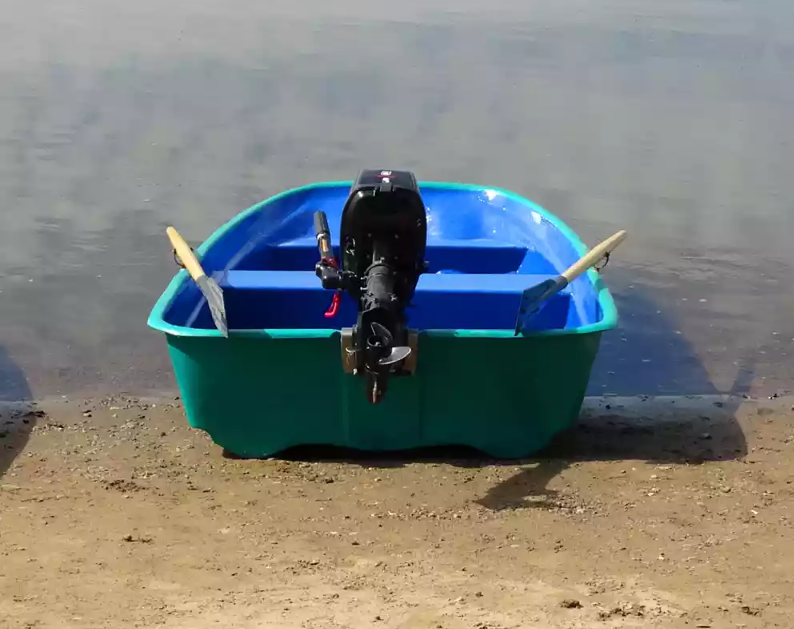 Стеклопластиковая лодка Старт (тримаран) в Таганроге