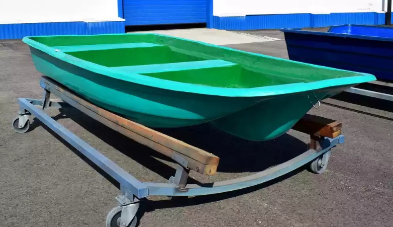 Стеклопластиковая лодка Старт (тримаран) в Таганроге
