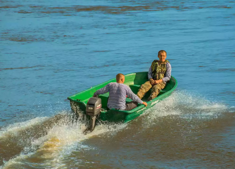 Стеклопластиковая лодка Neman-340 (тримаран) в Таганроге