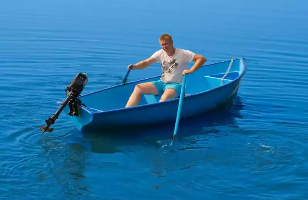 Стеклопластиковая лодка Омуль в Таганроге