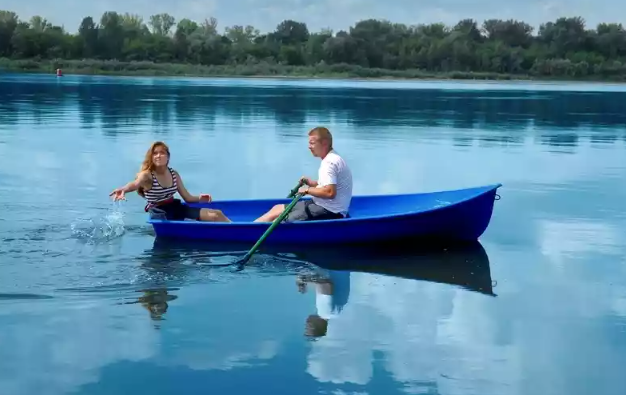 Стеклопластиковая лодка Дельфин в Таганроге