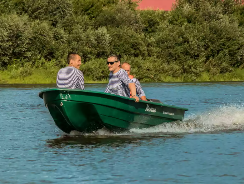 Стеклопластиковая лодка Neman-340 (тримаран) в Таганроге