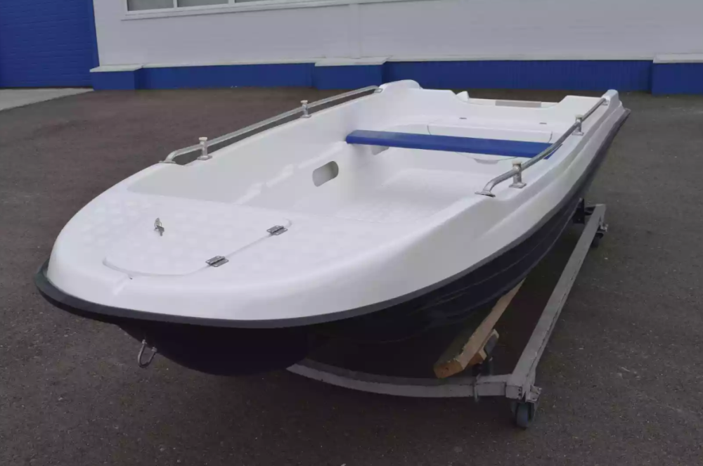 Стеклопластиковая лодка Пингвин New (тримаран) в Таганроге